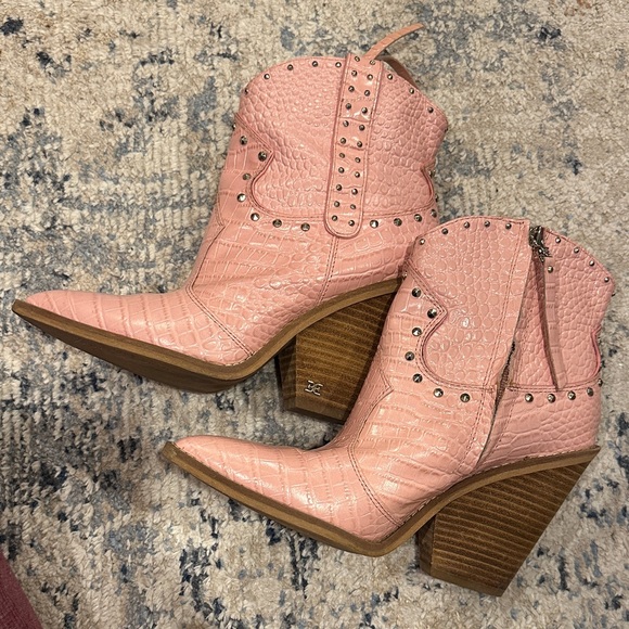 Women’s Iris Pink Croc Leather Western Bootie - Picture 4 of 16
